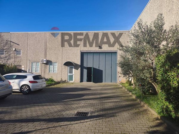 locale commerciale in vendita a Bernareggio