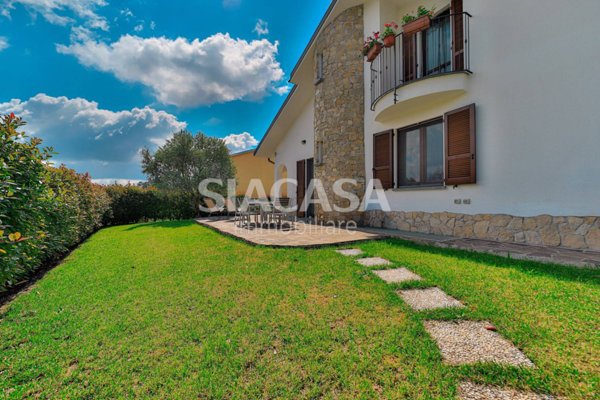 casa indipendente in vendita a Bernareggio in zona Villanova