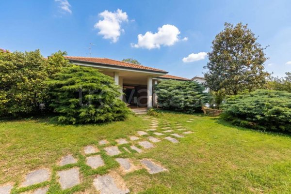 casa indipendente in vendita a Bernareggio