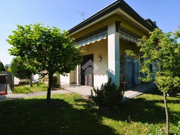 casa indipendente in vendita a Bernareggio