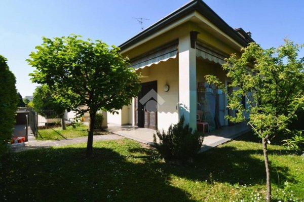 casa indipendente in vendita a Bernareggio