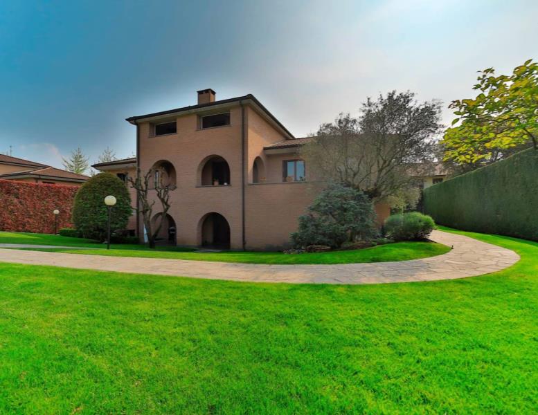 casa indipendente in vendita a Bernareggio in zona Villanova
