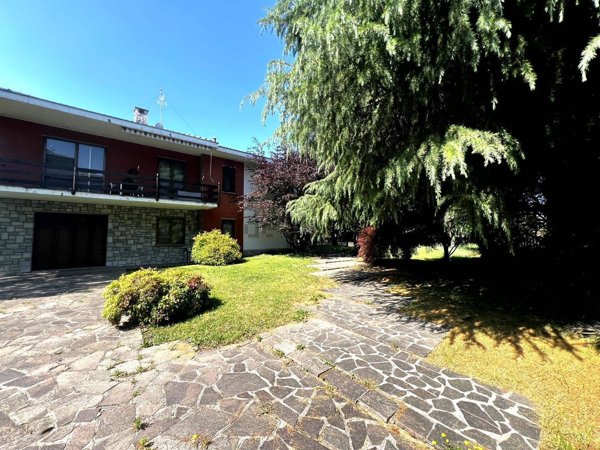 casa indipendente in vendita a Bernareggio