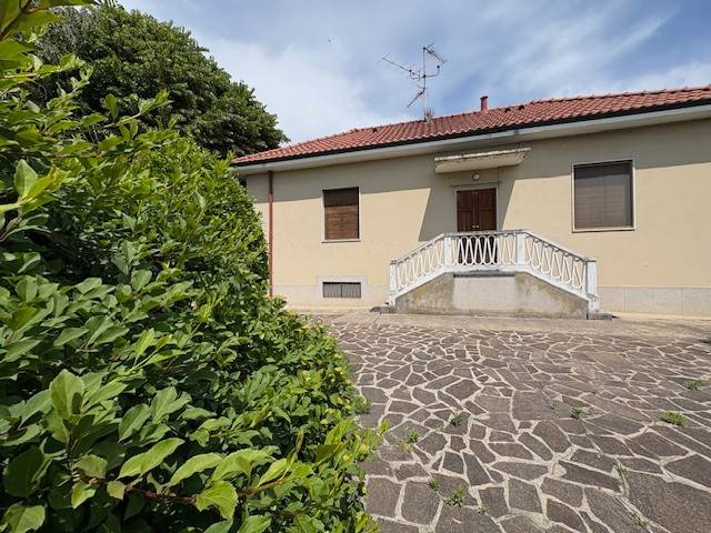 casa indipendente in vendita a Bernareggio