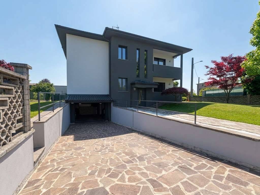 casa indipendente in vendita a Bernareggio