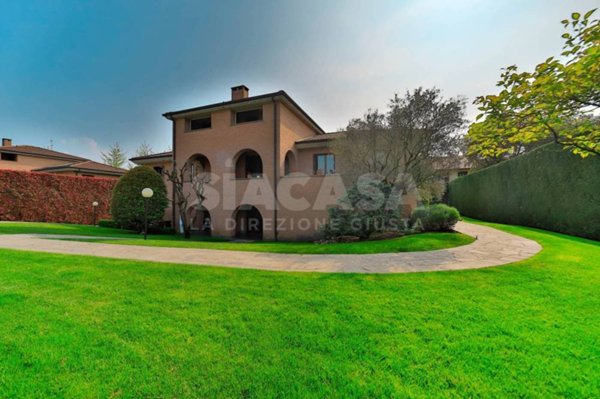 casa indipendente in vendita a Bernareggio
