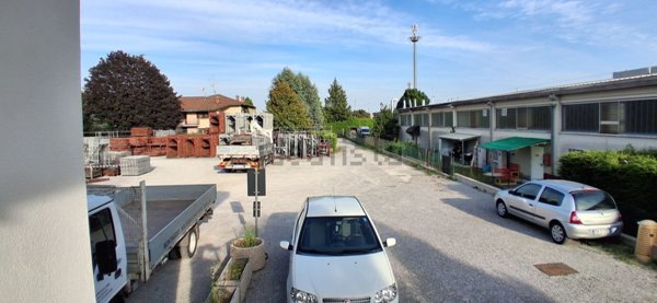 capannone in vendita a Bernareggio