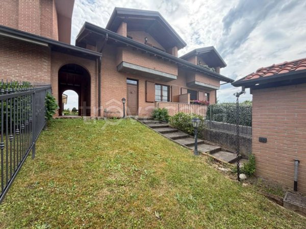 casa indipendente in vendita a Bernareggio in zona Villanova