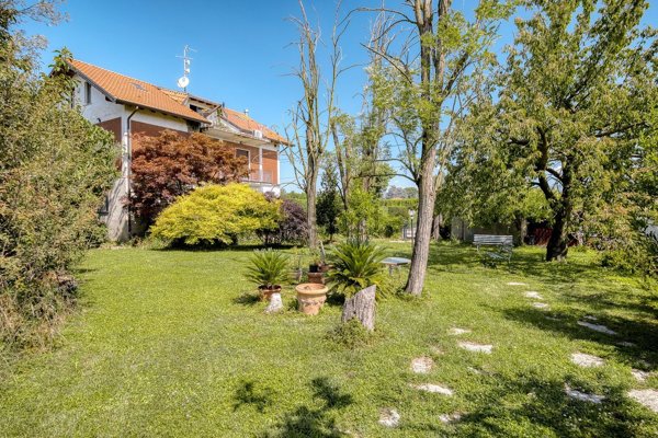 casa indipendente in vendita a Bernareggio in zona Villanova