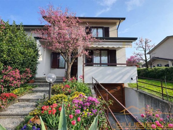 casa indipendente in vendita a Bernareggio