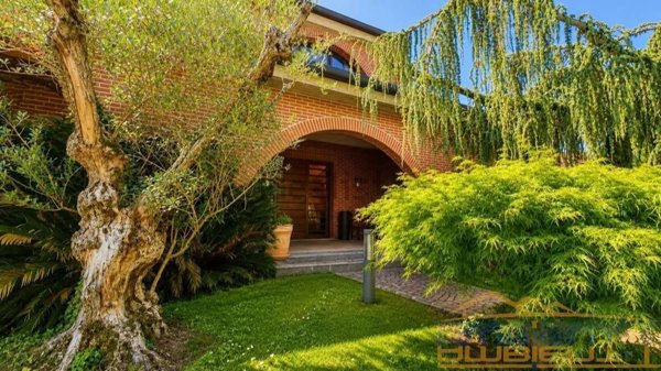 casa indipendente in vendita a Bernareggio in zona Villanova