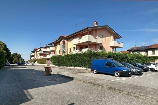 appartamento in vendita a Bernareggio in zona Villanova