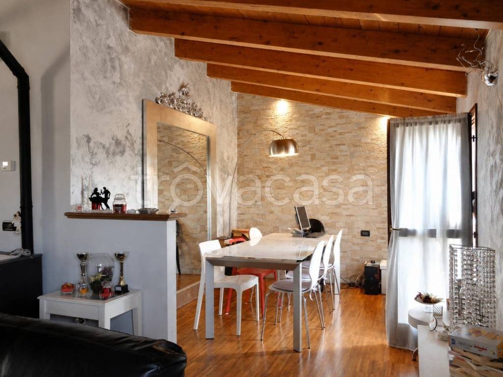 appartamento in vendita a Bernareggio