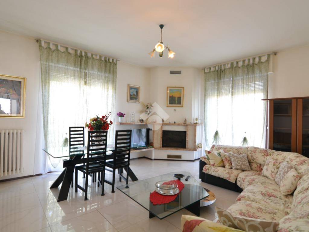 casa indipendente in vendita a Bernareggio in zona Villanova