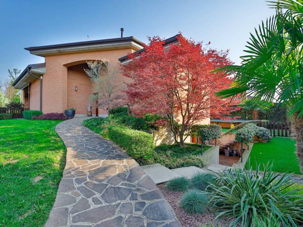 casa indipendente in vendita a Bernareggio in zona Villanova