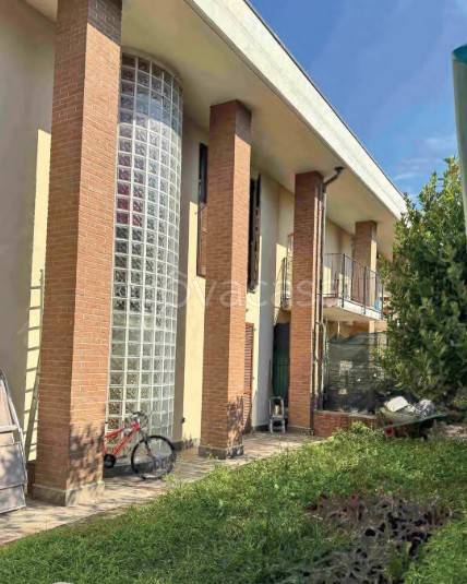 casa indipendente in vendita a Bernareggio in zona Villanova