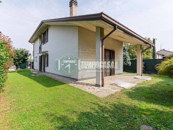 casa indipendente in vendita a Bernareggio in zona Villanova