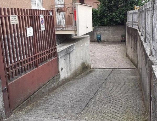 box auto in vendita a Bernareggio in zona Villanova