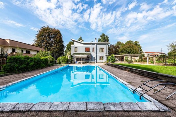 casa indipendente in vendita a Bernareggio in zona Villanova