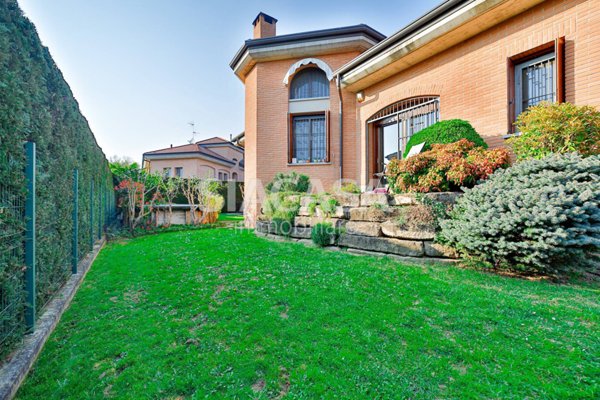 casa indipendente in vendita a Bernareggio in zona Villanova