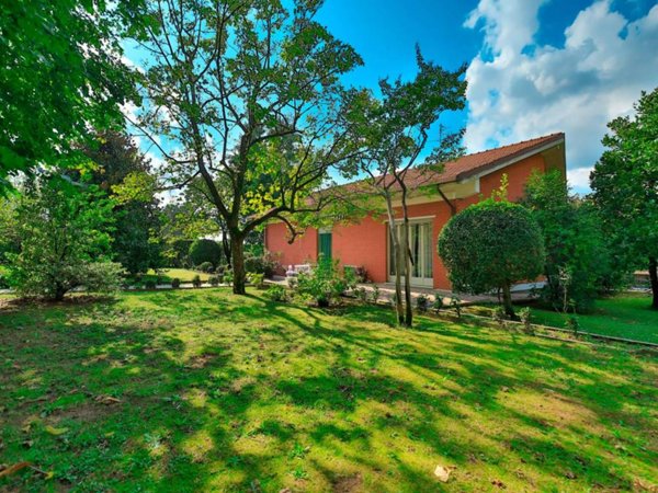 casa indipendente in vendita a Bernareggio in zona Villanova