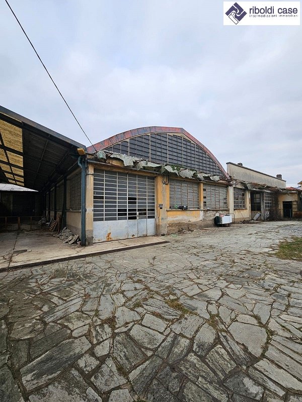 capannone in vendita a Besana in Brianza
