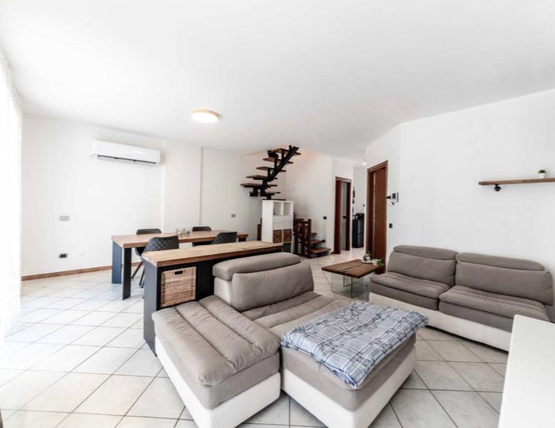 casa indipendente in vendita a Besana in Brianza