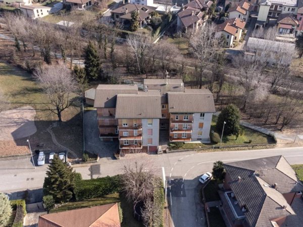 casa indipendente in vendita a Besana in Brianza in zona Villa Raverio