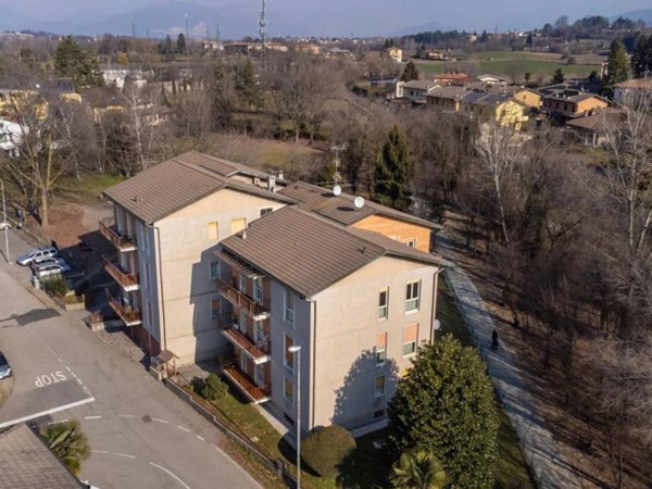 casa indipendente in vendita a Besana in Brianza in zona Villa Raverio