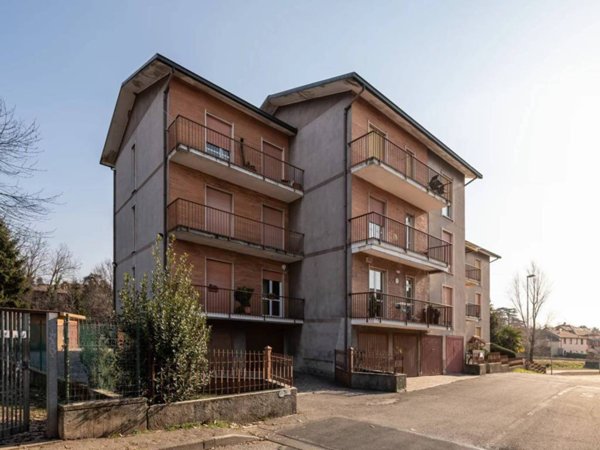 casa indipendente in vendita a Besana in Brianza in zona Villa Raverio