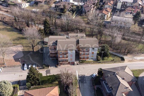 casa indipendente in vendita a Besana in Brianza in zona Villa Raverio