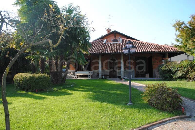 casa indipendente in vendita a Besana in Brianza
