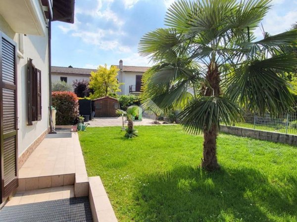 casa indipendente in vendita a Besana in Brianza