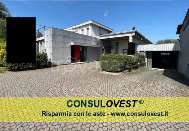 locale commerciale in vendita a Besana in Brianza