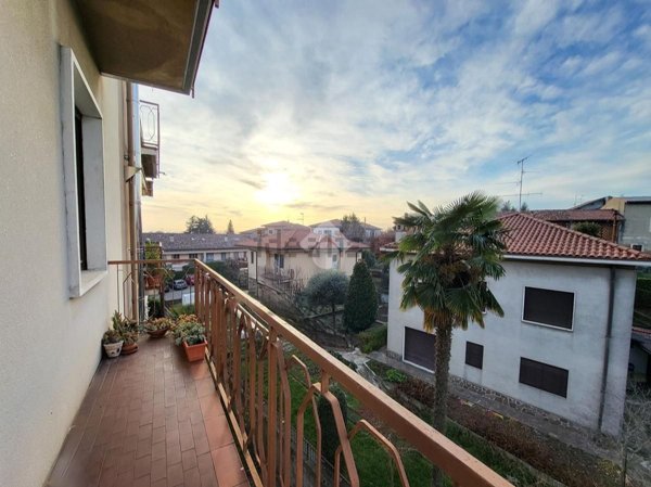 appartamento in vendita a Besana in Brianza in zona Villa Raverio