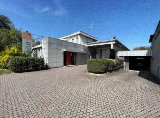 locale commerciale in vendita a Besana in Brianza