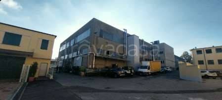 locale commerciale in vendita a Besana in Brianza