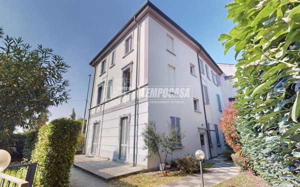 appartamento in vendita a Besana in Brianza in zona Villa Raverio