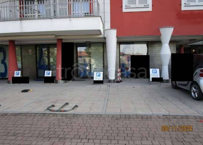 negozio in vendita a Besana in Brianza