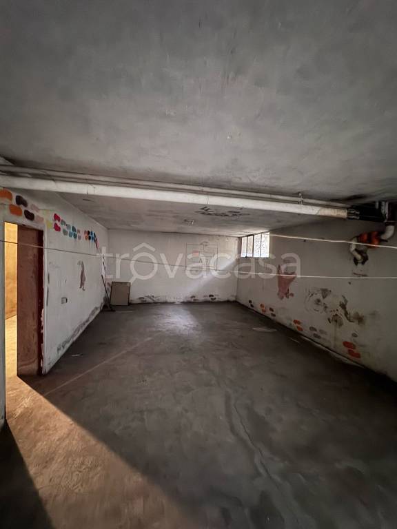 locale commerciale in vendita a Besana in Brianza