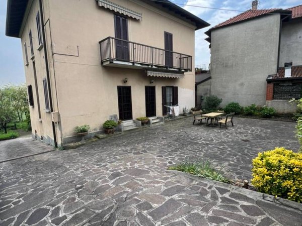 appartamento in vendita a Besana in Brianza in zona Villa Raverio