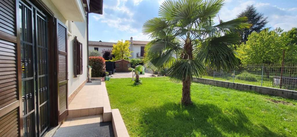 casa indipendente in vendita a Besana in Brianza