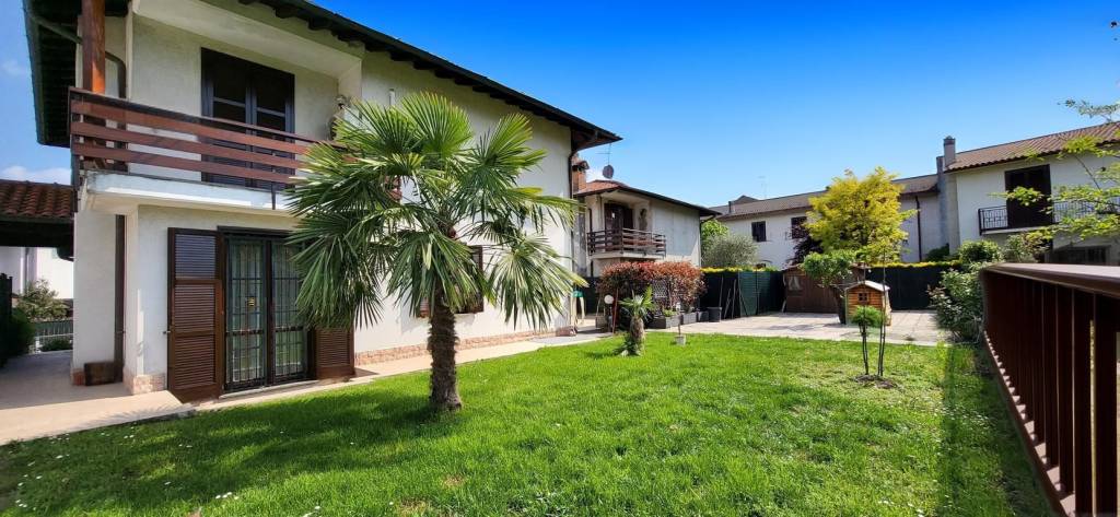 casa indipendente in vendita a Besana in Brianza