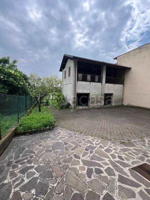 appartamento in vendita a Besana in Brianza