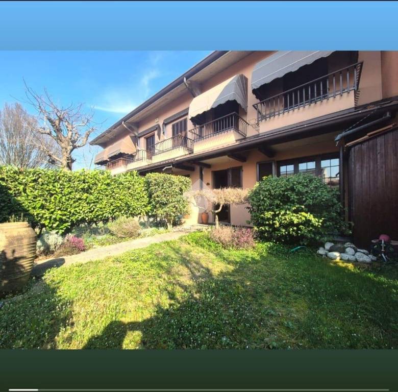 casa indipendente in vendita a Besana in Brianza