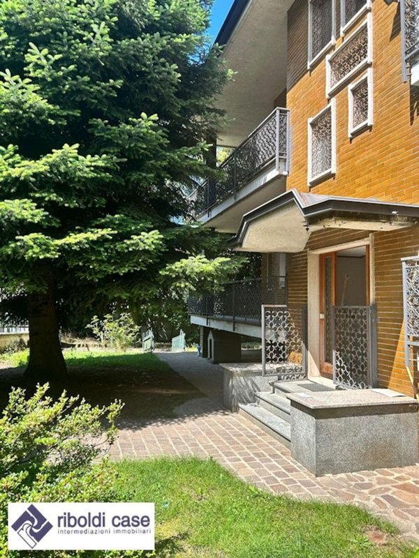 casa indipendente in vendita a Besana in Brianza