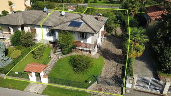 appartamento in vendita a Besana in Brianza in zona Montesiro