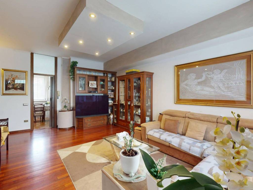 casa indipendente in vendita a Besana in Brianza in zona Villa Raverio