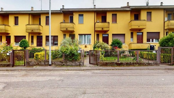 casa indipendente in vendita a Besana in Brianza in zona Villa Raverio