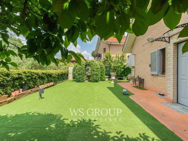 casa indipendente in vendita a Besana in Brianza in zona Calò
